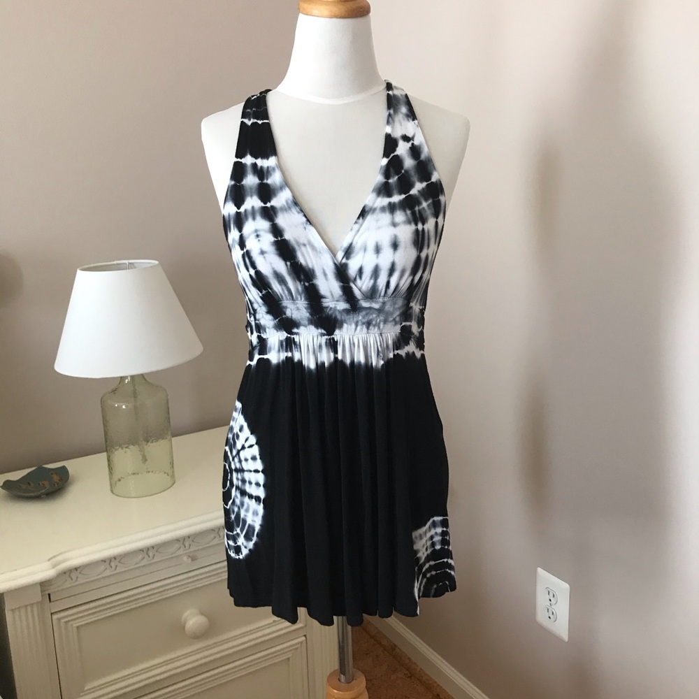 BOSTON PROPER TIE DYE TOP WITH CRISS CROSS BACK